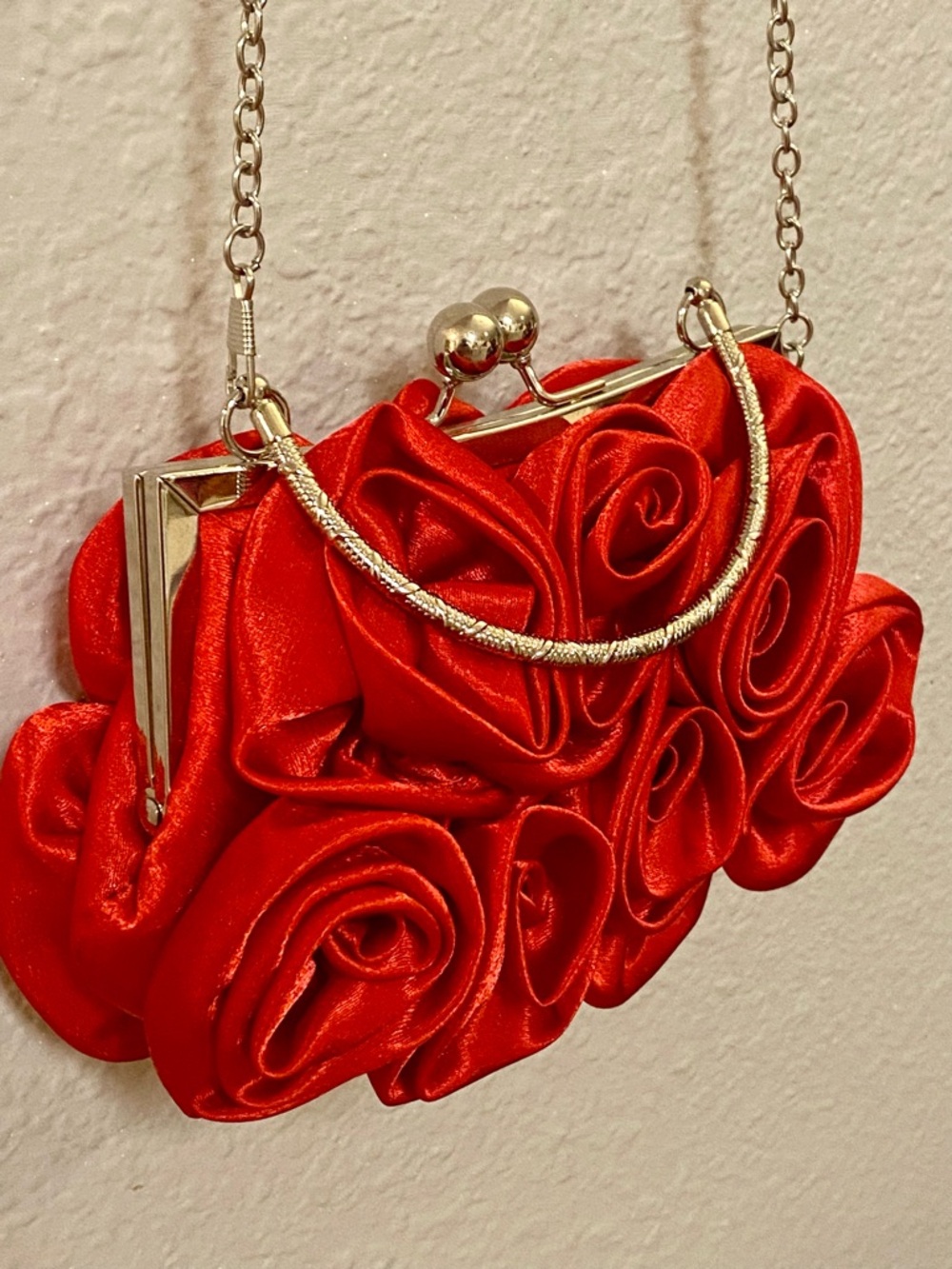 Red Rose Appliqué Evening Crossbody BagWith Kiss Lock - Picture 3 of 4
